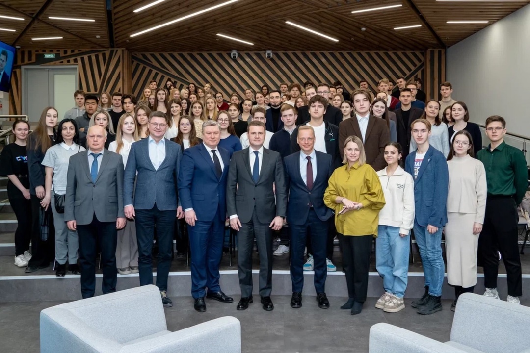 Глава Минвостокразвития Алексей Чекунков встретился со студентами РЭУ им. Г.В.Плеханова и руководством вуза