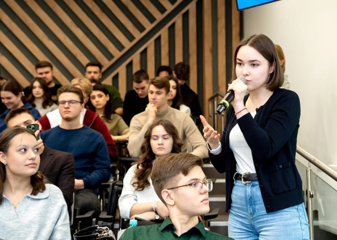 Глава Минвостокразвития Алексей Чекунков встретился со студентами РЭУ им. Г.В.Плеханова и руководством вуза