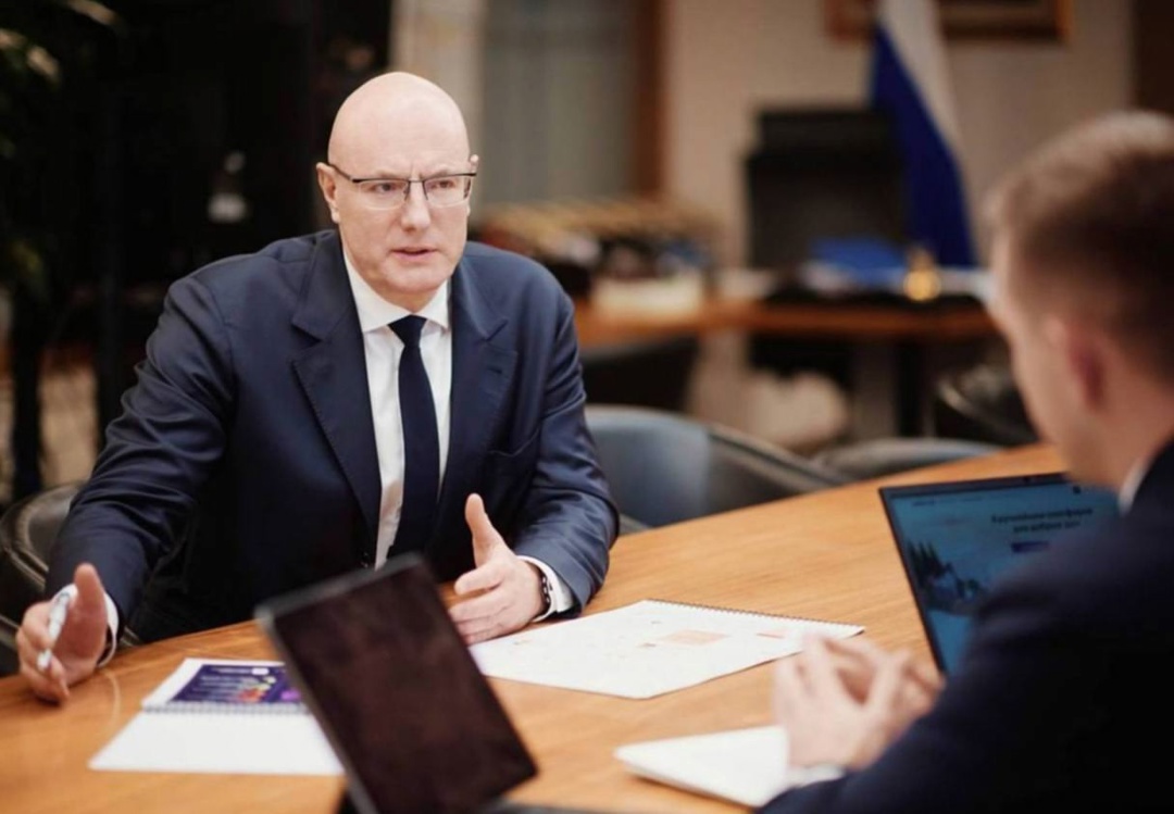 Дмитрий Чернышенко поручил разработать стандарты программ по подготовке кадров для НКО