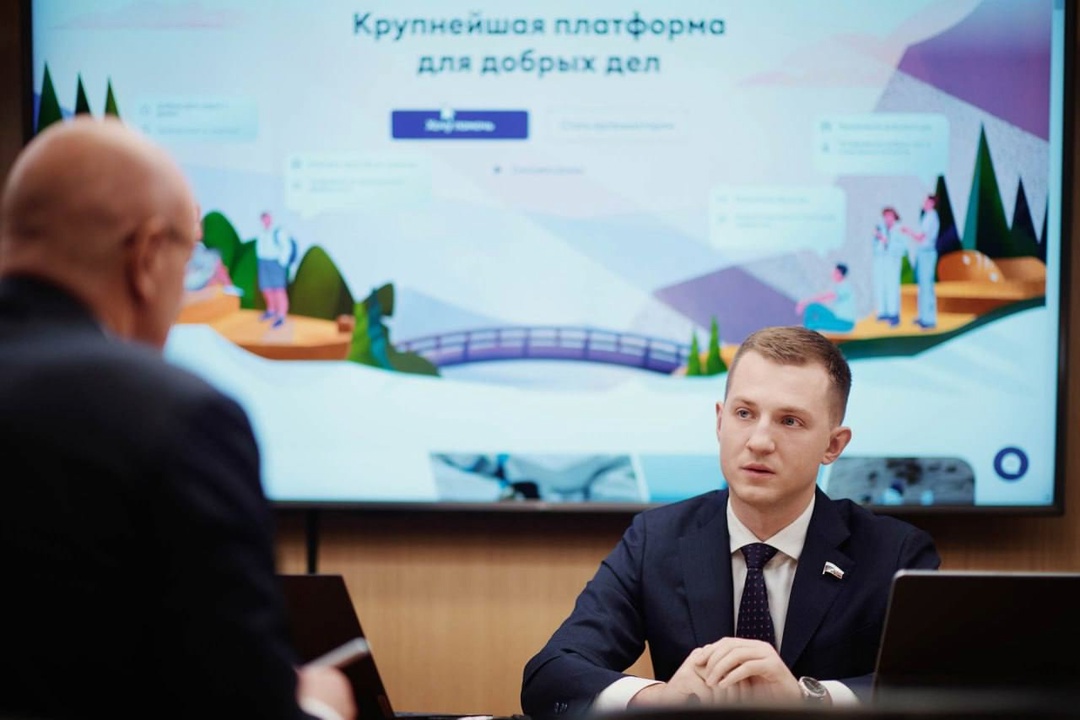 Дмитрий Чернышенко поручил разработать стандарты программ по подготовке кадров для НКО