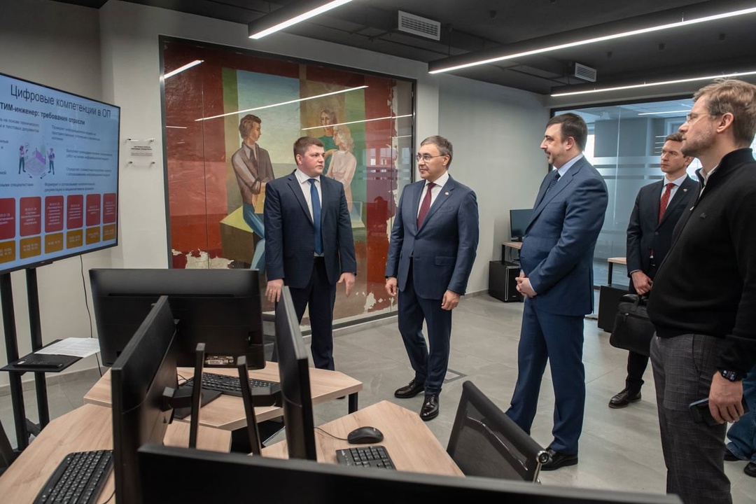 Глава Минобрнауки Валерий Фальков ознакомился с работой 6 институтов Сибирского федерального университета в Красноярске