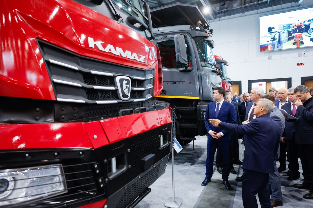 Глава Минпромторга Антон Алиханов провел заседание координационного совета по промышленности, посвященное развитию производства автокомпонентов