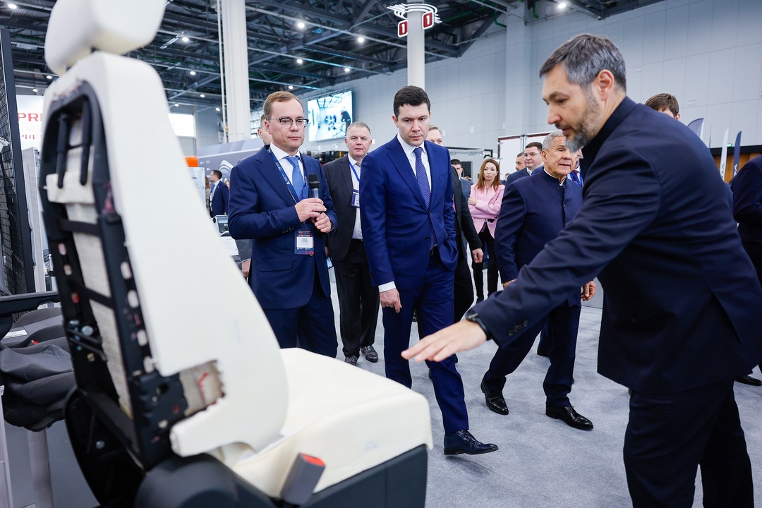 Глава Минпромторга Антон Алиханов провел заседание координационного совета по промышленности, посвященное развитию производства автокомпонентов