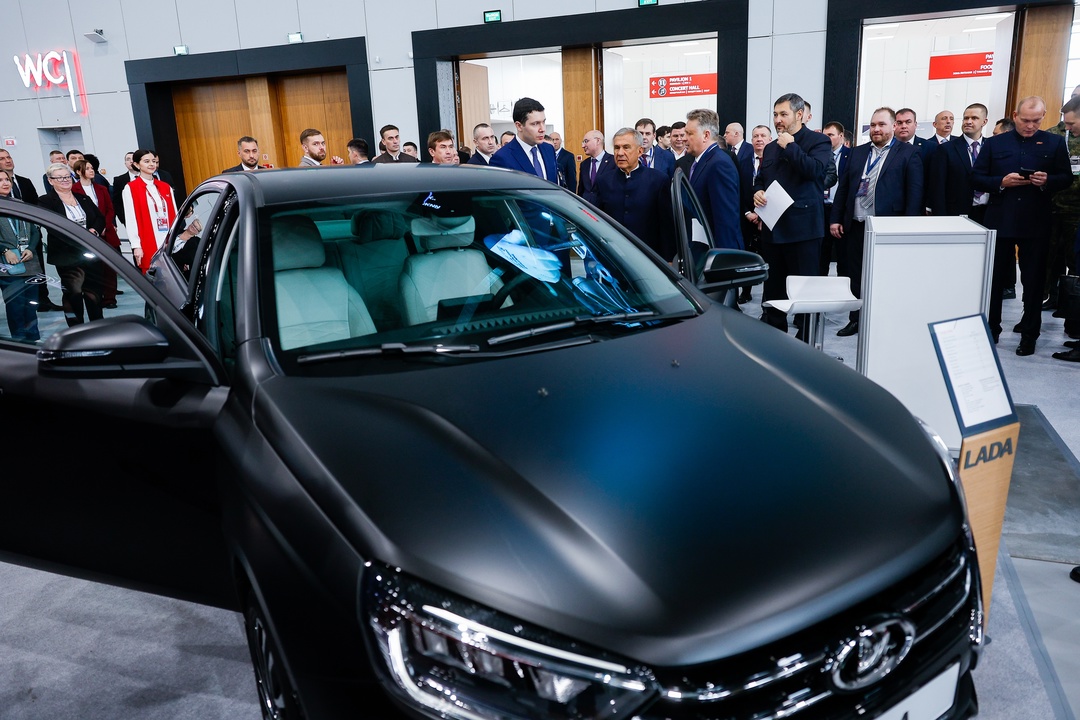 Глава Минпромторга Антон Алиханов провел заседание координационного совета по промышленности, посвященное развитию производства автокомпонентов