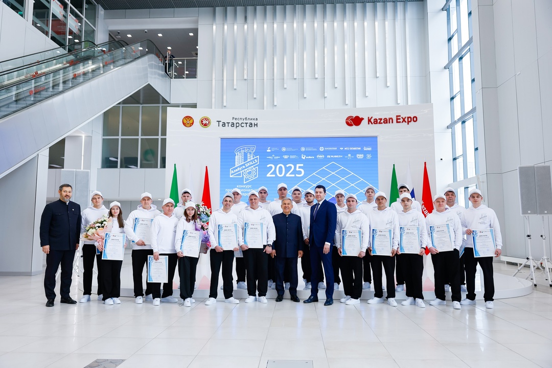 Глава Минпромторга Антон Алиханов провел заседание координационного совета по промышленности, посвященное развитию производства автокомпонентов