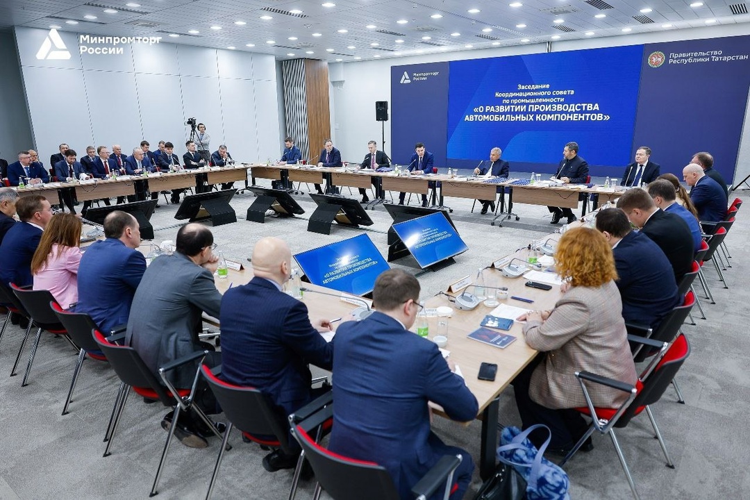 Антон Алиханов провёл заседание координационного совета по промышленности в Казани