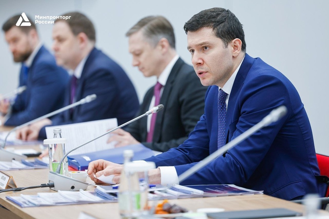 Антон Алиханов провёл заседание координационного совета по промышленности в Казани