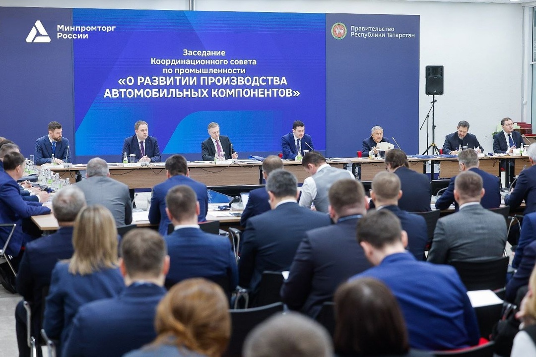Антон Алиханов провёл заседание координационного совета по промышленности в Казани