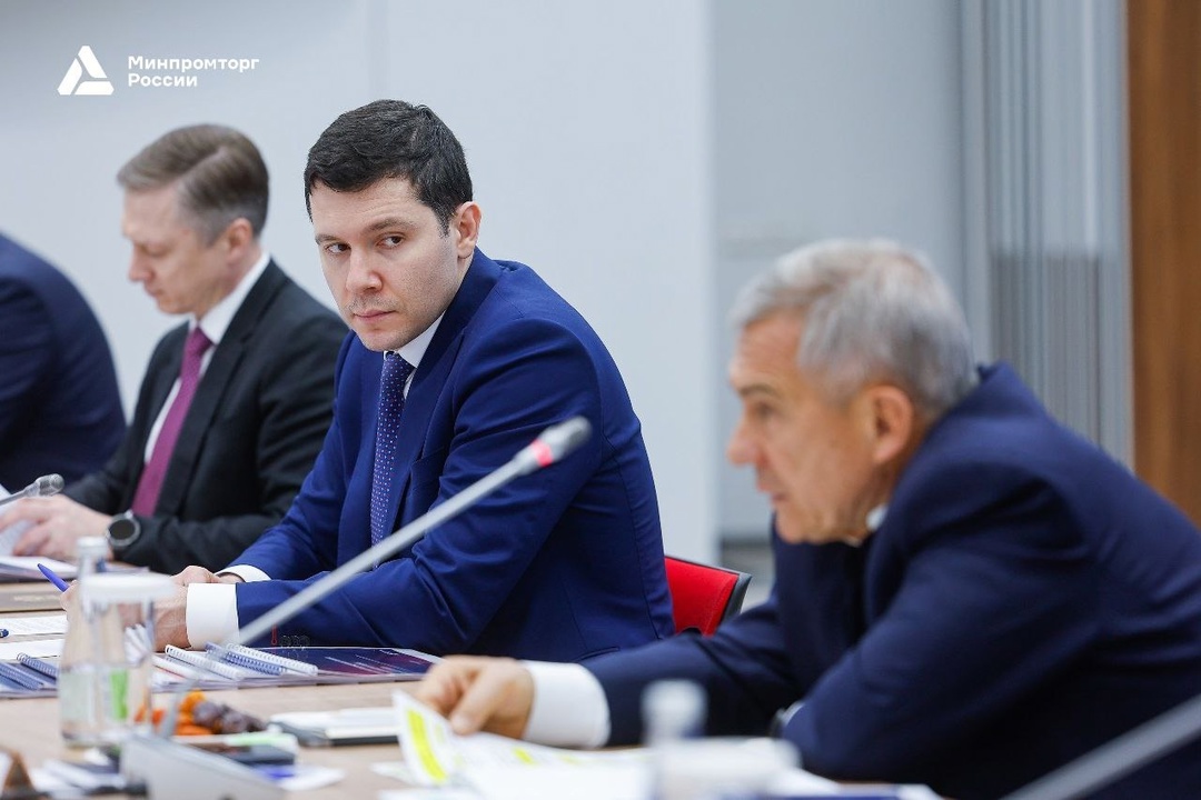 Антон Алиханов провёл заседание координационного совета по промышленности в Казани