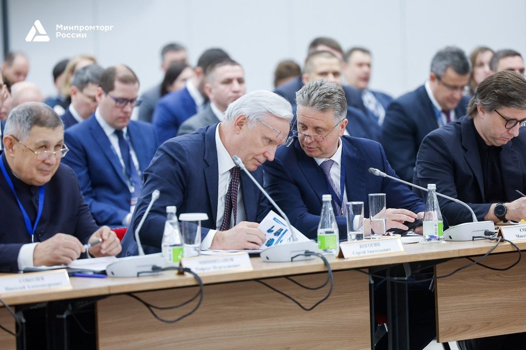 Антон Алиханов провёл заседание координационного совета по промышленности в Казани