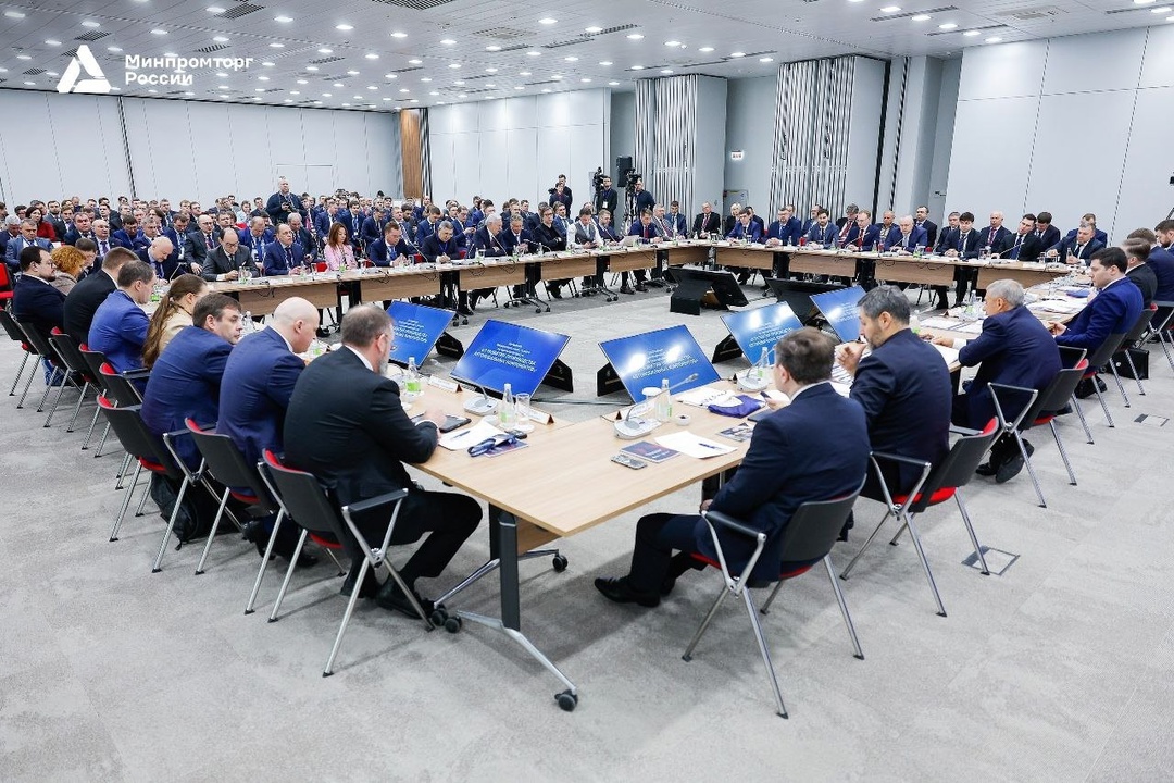 Антон Алиханов провёл заседание координационного совета по промышленности в Казани