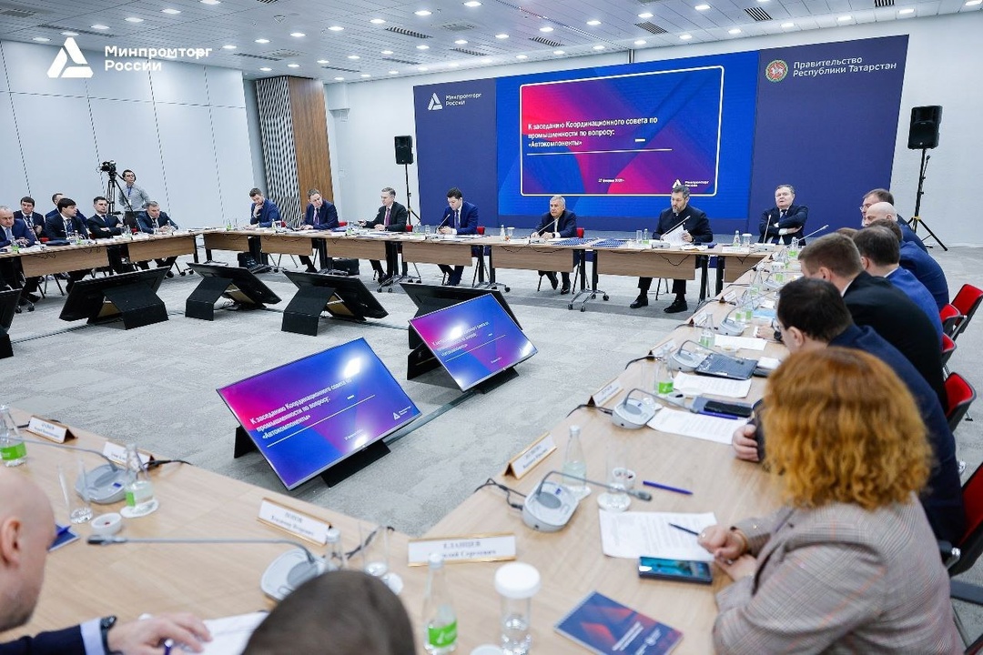 Антон Алиханов провёл заседание координационного совета по промышленности в Казани