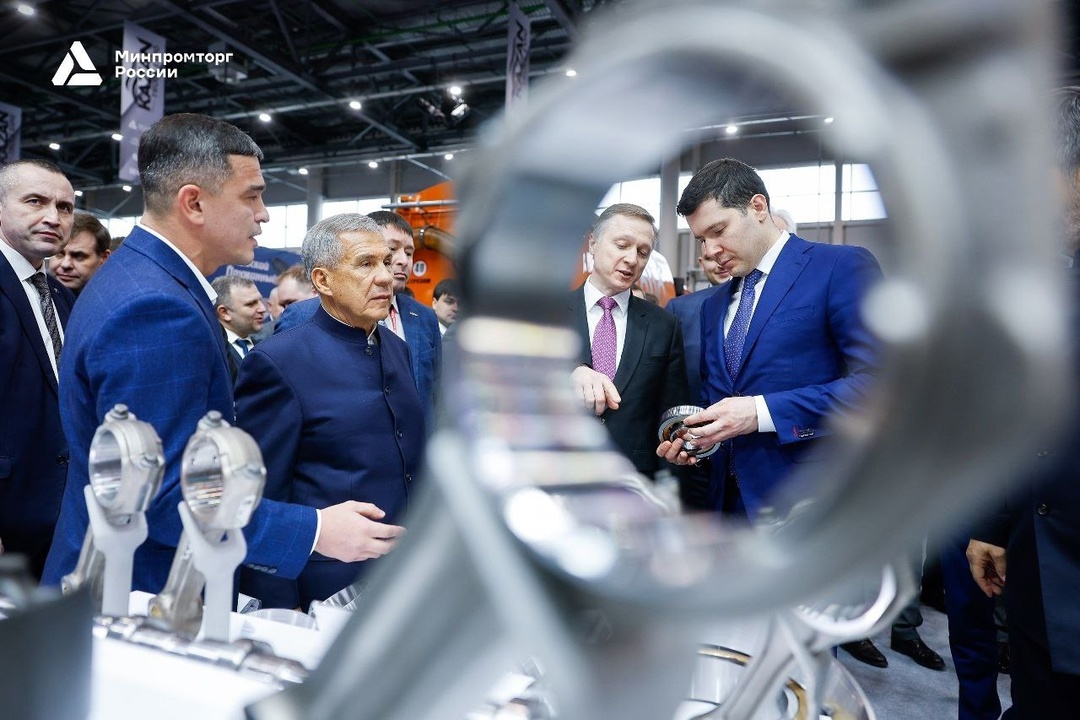 В продолжение рабочей поездки в Казань Антон Алиханов совместно с Раисом Республики Татарстан Рустамом Миннихановым осмотрел экспозицию выставки…