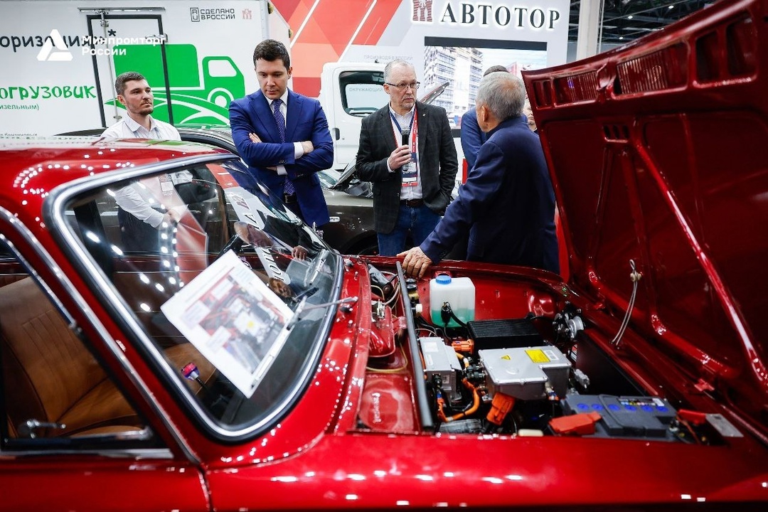 В продолжение рабочей поездки в Казань Антон Алиханов совместно с Раисом Республики Татарстан Рустамом Миннихановым осмотрел экспозицию выставки…