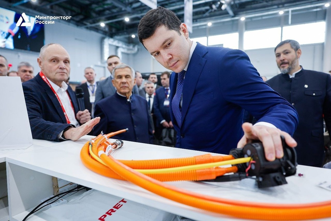 В продолжение рабочей поездки в Казань Антон Алиханов совместно с Раисом Республики Татарстан Рустамом Миннихановым осмотрел экспозицию выставки…