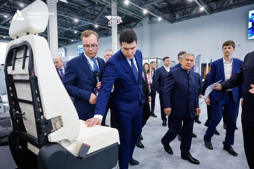 В продолжение рабочей поездки в Казань Антон Алиханов совместно с Раисом Республики Татарстан Рустамом Миннихановым осмотрел экспозицию выставки…