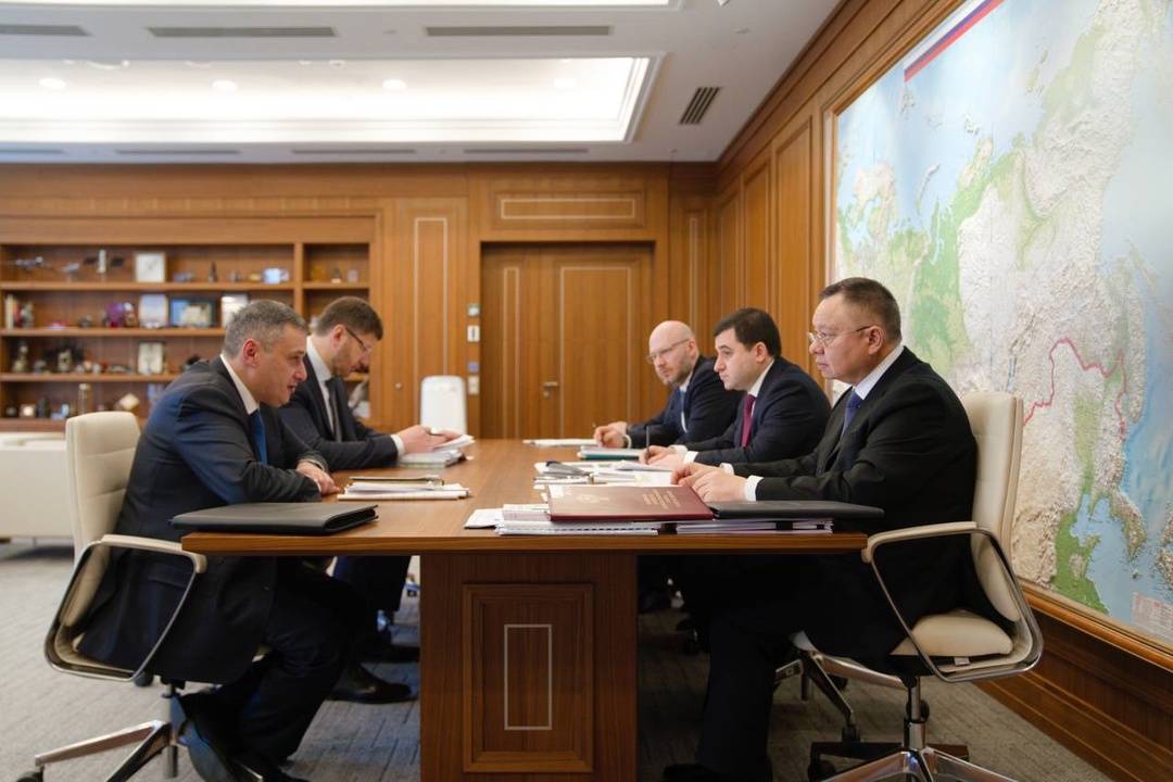 Министр строительства и ЖКХ РФ Ирек Файзуллин провел рабочую встречу с врио Губернатора Курской области Александром Хинштейном