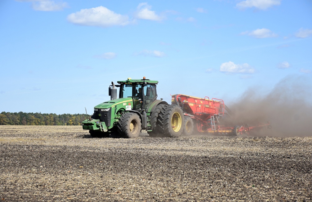Крупнейший молочный холдинг России ГК «ЭкоНива» готовится к весенне-полевым работам. В хозяйствах заняты ремонтом техники, идут поставки семян. Группа…