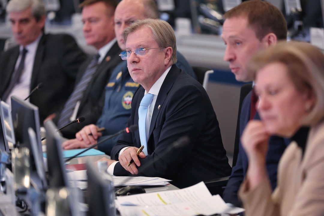 Виталий Савельев провел еженедельное заседание правкомиссии для координации работ по ликвидации последствий чрезвычайной ситуации, вызванной крушением танкеров…