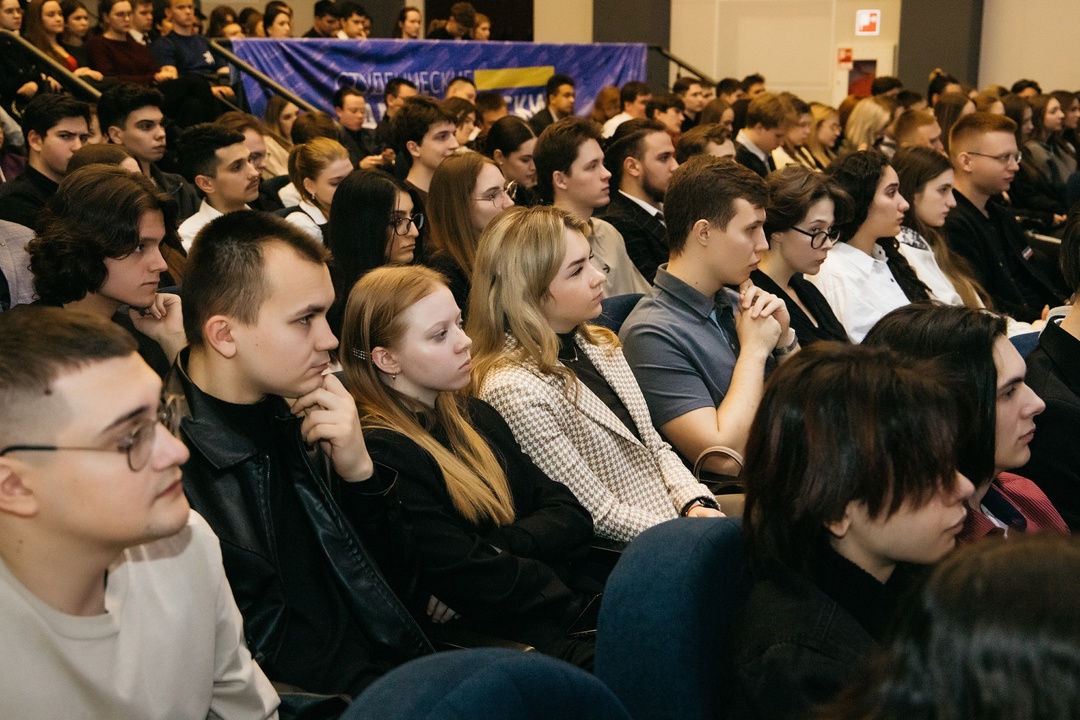 ️ Молодежь — наше будущее Первый замминистра финансов РФ Ирина Окладникова встретилась с учащимися московских вузов