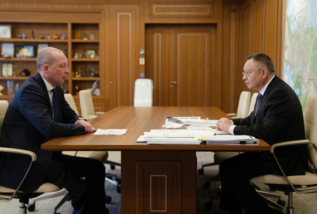 Министр строительства и ЖКХ РФ Ирек Файзуллин провел рабочую встречу с Алексеем Бондаревым, участником программы «Время героев», проходящим стажировку в…