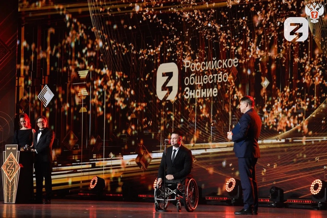 Михаил Мурашко вручил награду премии «Знание» в номинации «Спорт и ЗОЖ»