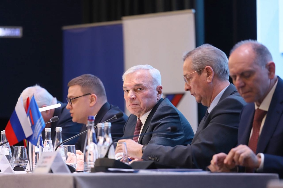 Будущее региона решается здесь и сейчас.
Челябинские промышленники обсудили нацпроекты с губернатором.