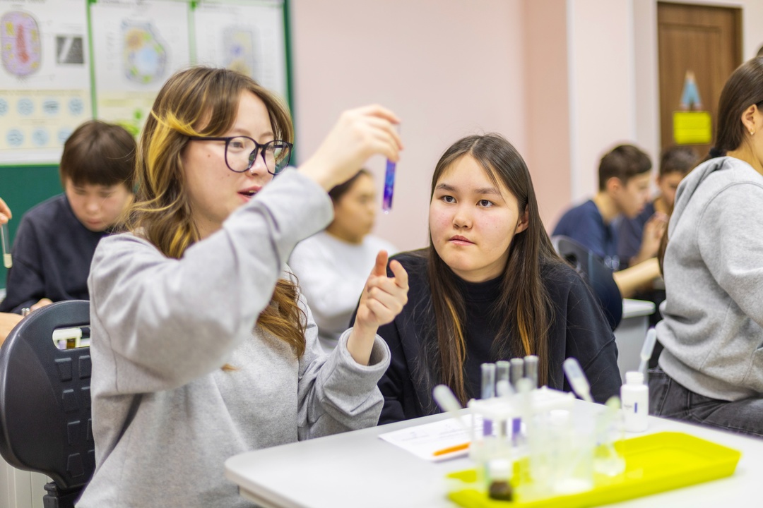 «НОВАТЭК-ТАРКОСАЛЕНЕФТЕГАЗ» и Департамент образования Тазовского района организовали профориентационную экскурсию для учеников 8-9 классов из посёлка Тазовский