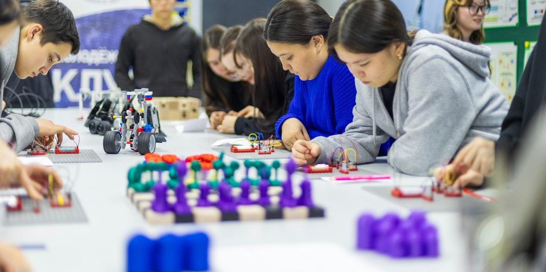 «НОВАТЭК-ТАРКОСАЛЕНЕФТЕГАЗ» и Департамент образования Тазовского района организовали профориентационную экскурсию для учеников 8-9 классов из посёлка Тазовский