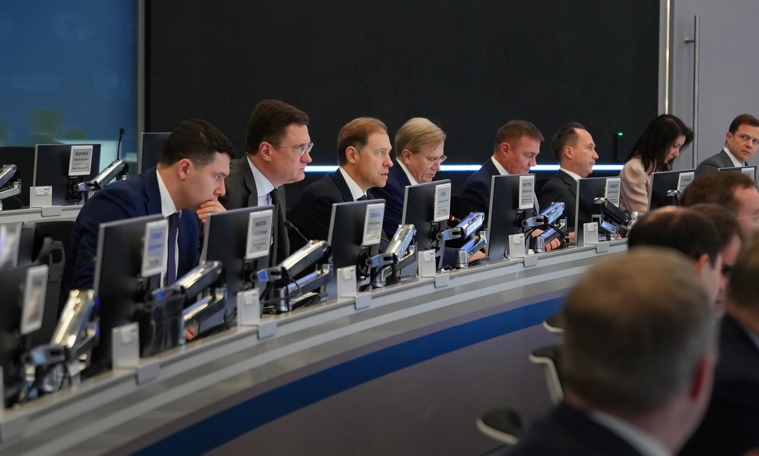 Денис Мантуров провел совещание по вопросам развития автомобильной промышленности на перспективу до 2035 года