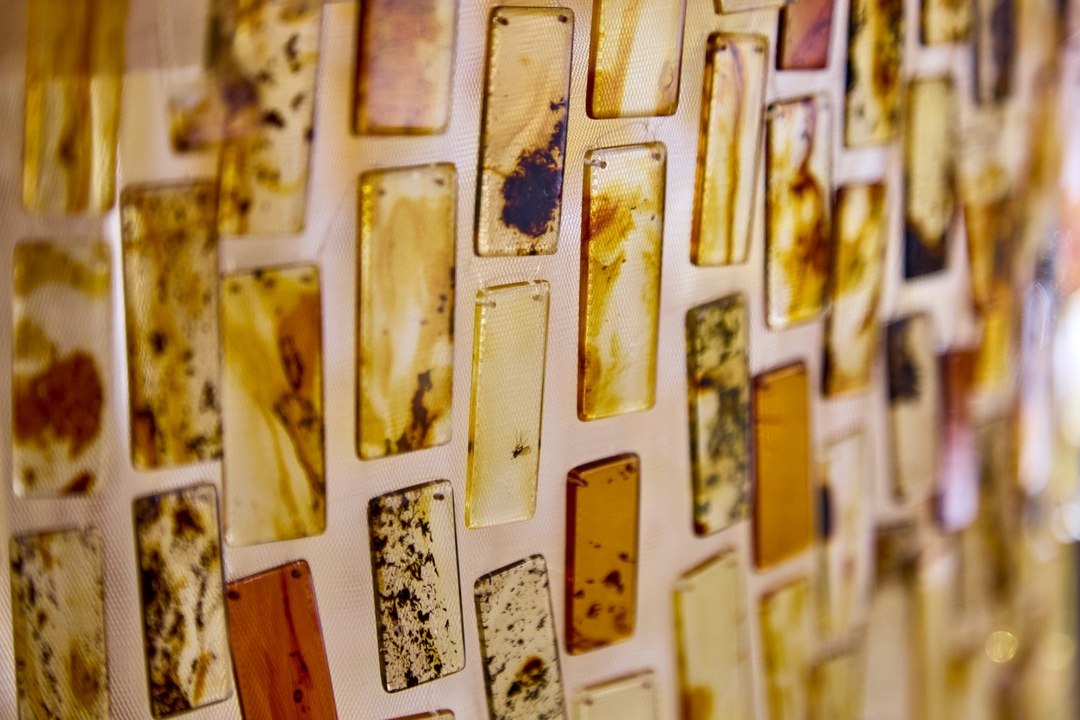 Янтарное платье от Янтарного комбината