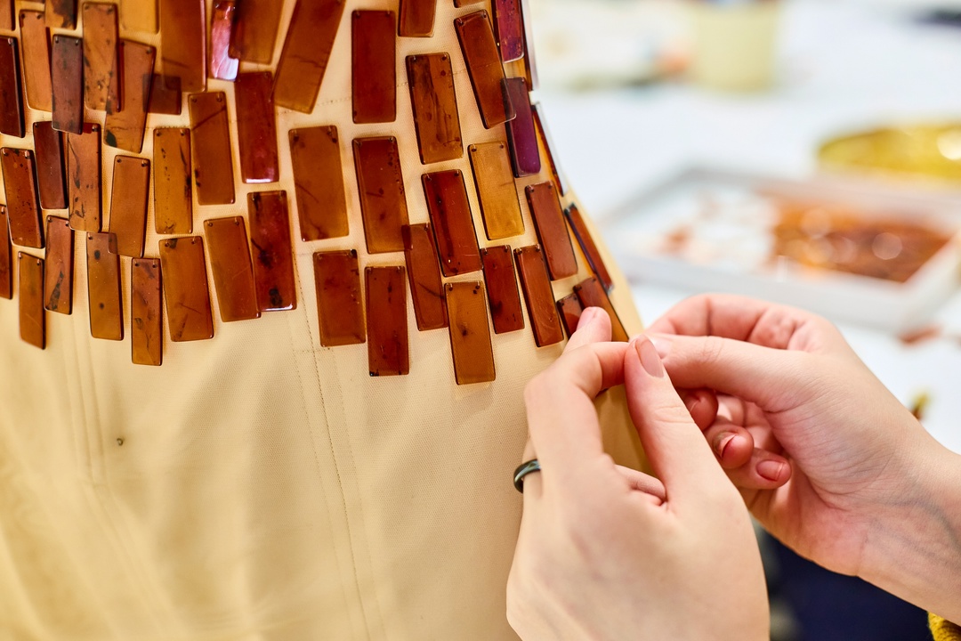 Янтарное платье от Янтарного комбината