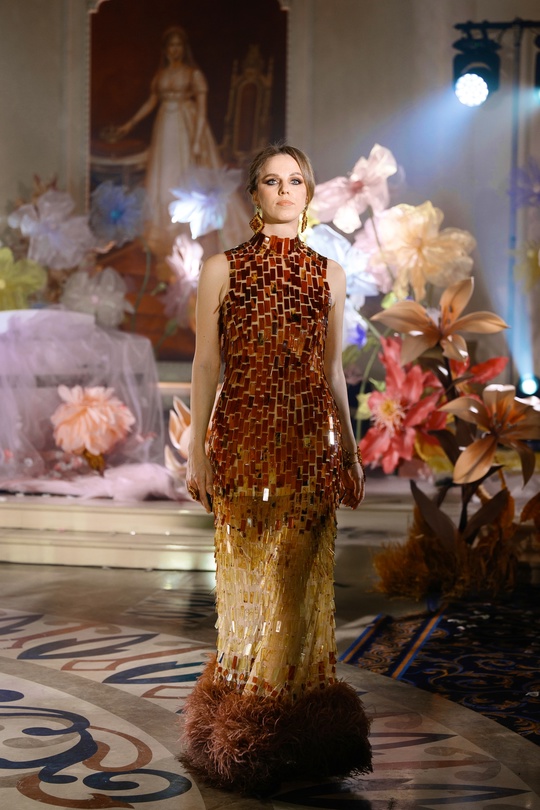 Янтарное платье от Янтарного комбината