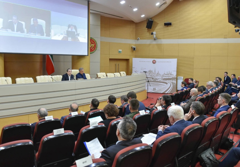 Руководитель Приволжского управления Ростехнадзора Азат Мубаракшин принял участие в совещании с руководителями малых нефтяных компаний Республики Татарстан…