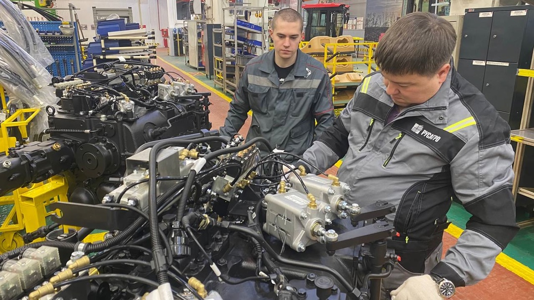 С 25 по 27 февраля 2025 года на базе АО «Петербургский тракторный завод» прошло обучение для сотрудников инженерной службы СХБН и компании «Агро-Белогорье»