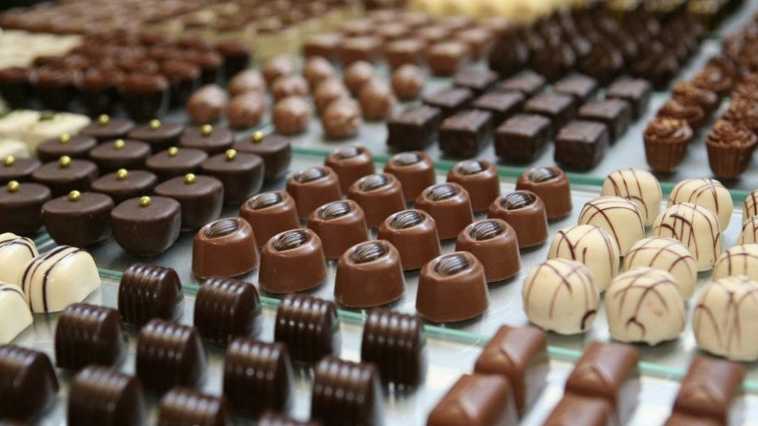 Производители кондитерской продукции снова повышают отпускные цены, в этот раз на 5–15%, пишет «Коммерсантъ»
