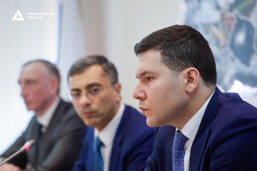 ️ Антон Алиханов принял участие в заседании Комитета Госдумы по промышленности и торговле