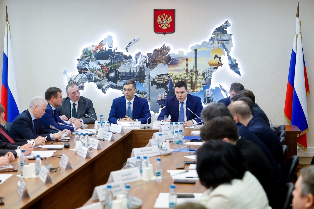 ️ Антон Алиханов принял участие в заседании Комитета Госдумы по промышленности и торговле