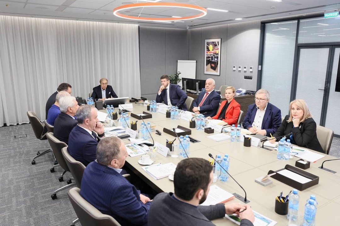 В Москве состоялось совместное заседание Совета и Попечительского совета благотворительного фонда «Возрождение», на котором были представлены итоги работы…