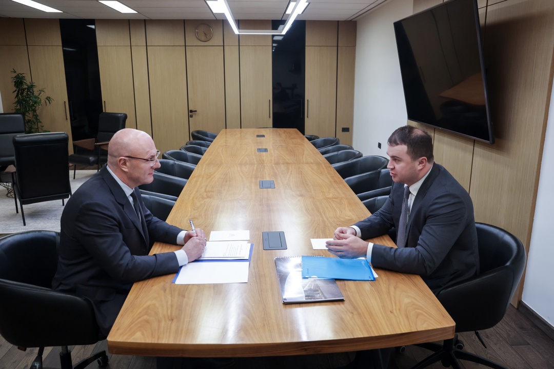 Вице-премьер Дмитрий Чернышенко провел рабочую встречу с губернатором Омской области Виталием Хоценко