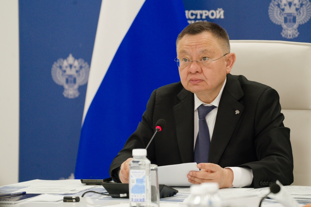 Глава Минстроя России Ирек Файзуллин провел совместное совещание с регионами и главными распорядителями бюджетных средств