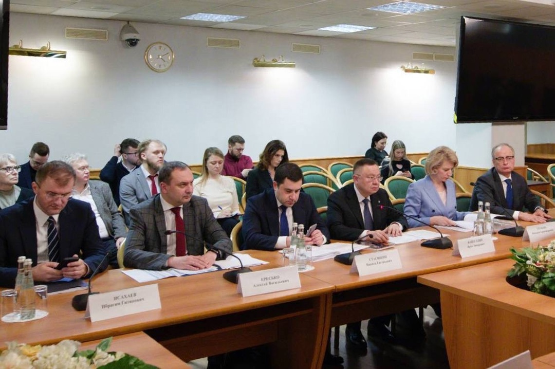 Глава Минстроя России Ирек Файзуллин встретился с членами Комитета Государственной Думы по строительству и жилищно-коммунальному хозяйству