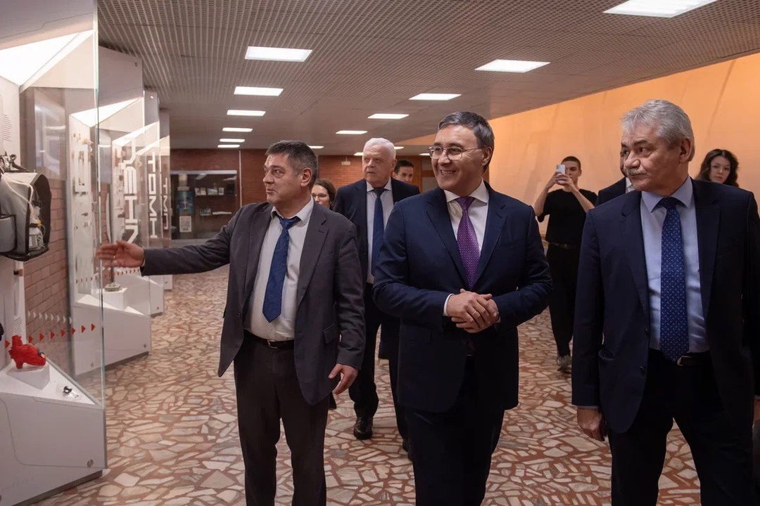 Валерий Фальков осмотрел научно-образовательную инфраструктуру НИУ МИЭТ, где готовят кадры для предприятий полного цикла создания микроэлектроники