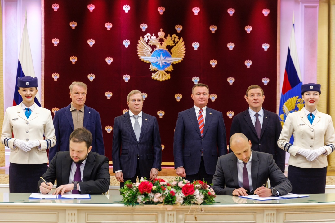 Виталий Савельев принял участие в церемонии подписания концессионного соглашения о реконструкции аэродромного комплекса Горно-Алтайска