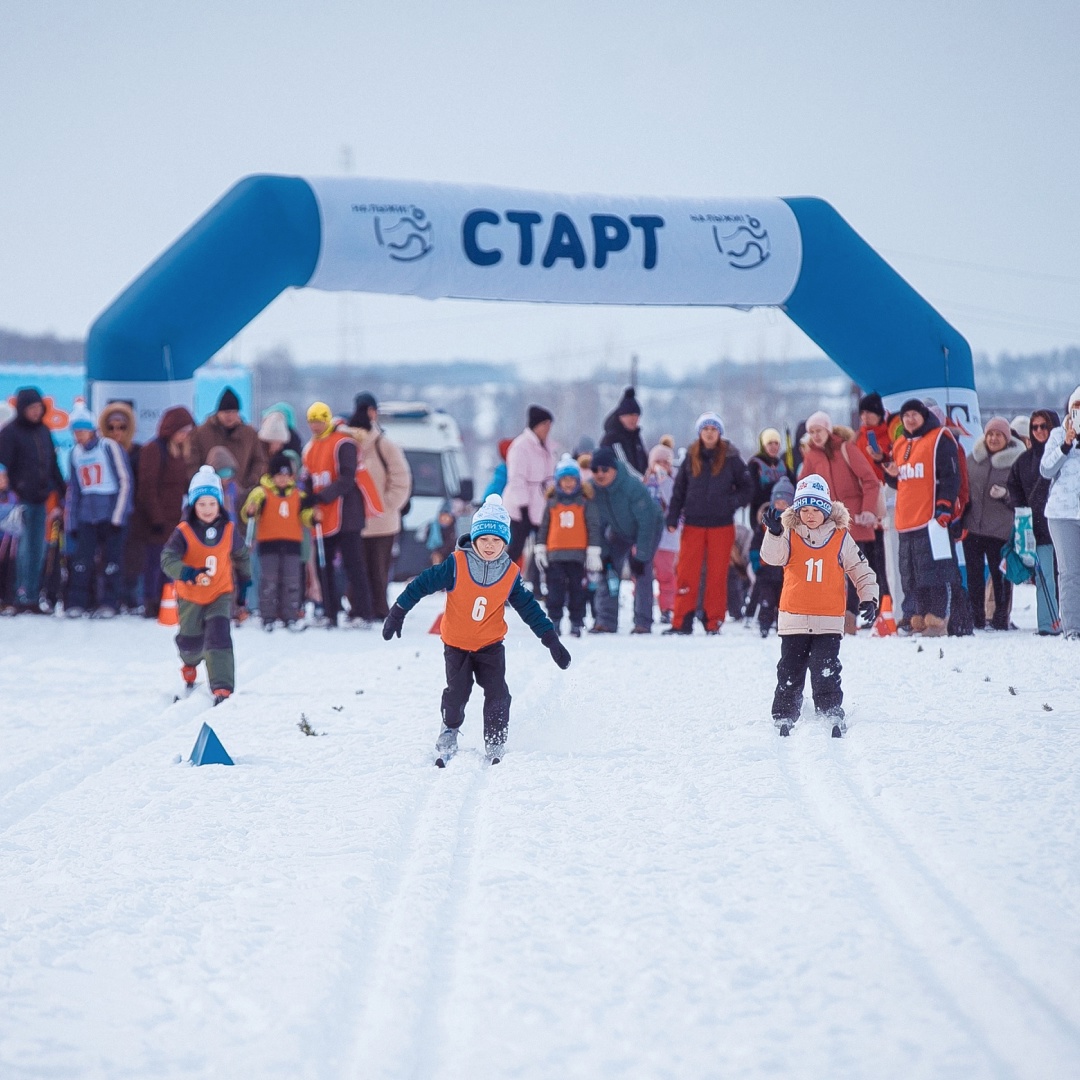 Вставай на лыжи
И свежим воздухом дыши.
Пусть весь твой вид здоровьем пышет —
Здоровьем тела и души.