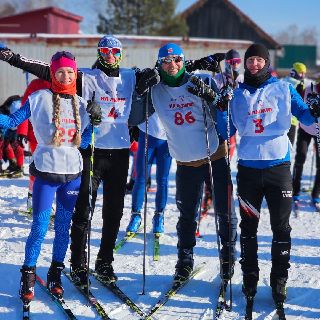 Вставай на лыжи
И свежим воздухом дыши.
Пусть весь твой вид здоровьем пышет —
Здоровьем тела и души.