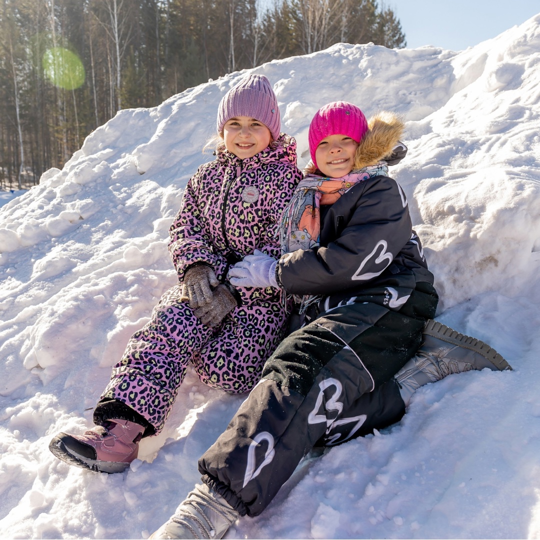 Вставай на лыжи
И свежим воздухом дыши.
Пусть весь твой вид здоровьем пышет —
Здоровьем тела и души.