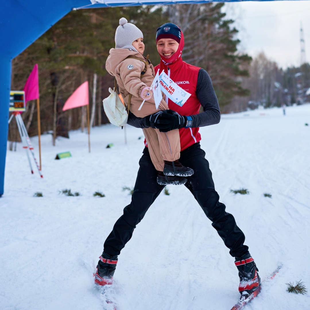 Вставай на лыжи
И свежим воздухом дыши.
Пусть весь твой вид здоровьем пышет —
Здоровьем тела и души.