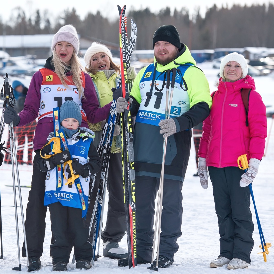 Вставай на лыжи
И свежим воздухом дыши.
Пусть весь твой вид здоровьем пышет —
Здоровьем тела и души.