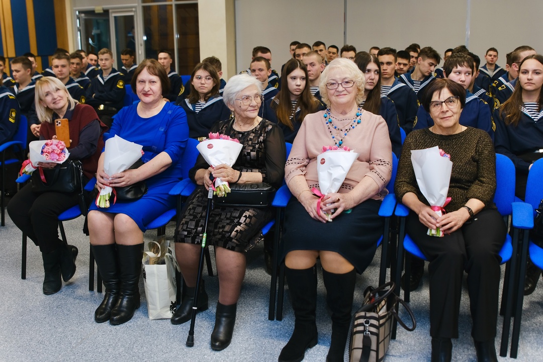 Кто сказал, что женщины и флот несовместимы? Поговорили об этом в стенах МГУ им. Невельского с женщинами-сотрудницами FESCO разных лет!